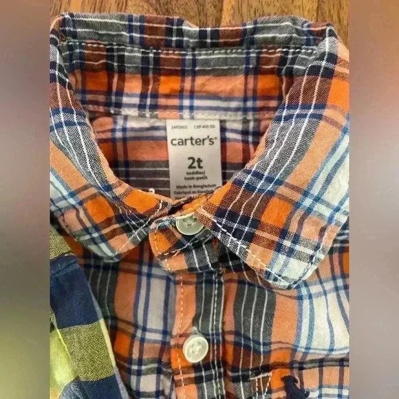 Set of 2 Carters boys size 2T plaid button down long sleeved collared shirts - Picture 6 of 6